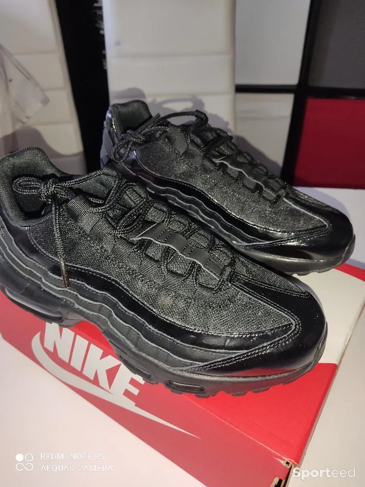 Basket Nike air Max 95 neuf Ajouté le : 10/07/2021