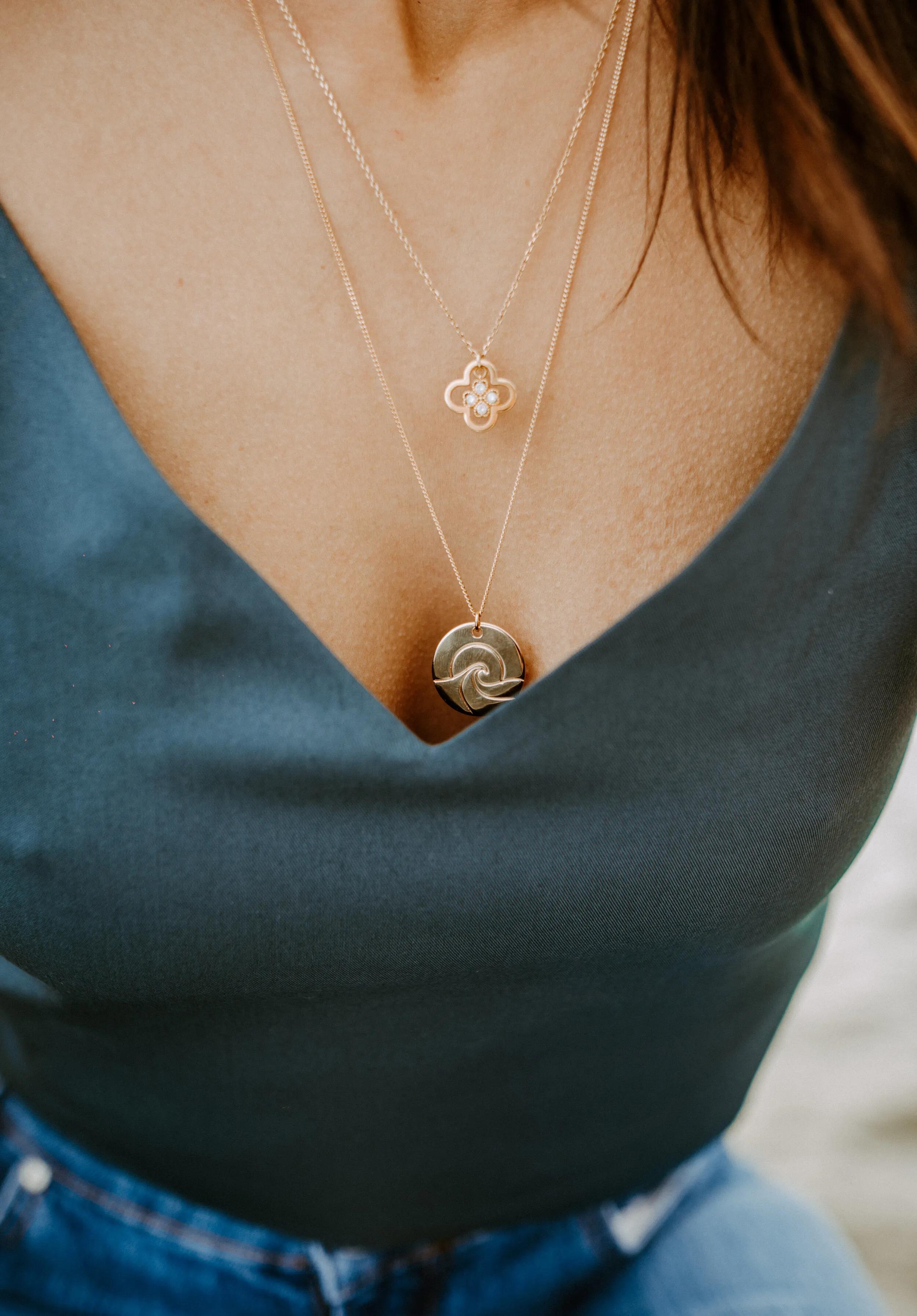 COLLIER MÉDAILLE WAVE — OH LES JOLIS | Marque française de T-shirts, sweat shirts et accessoires 100% coton biologique.