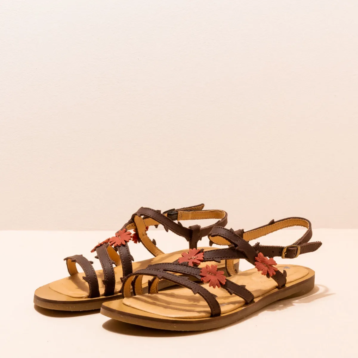 Comfortable flat leather sandals with floral and thorn straps - Brown