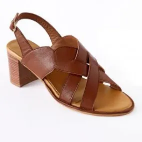 Elegant leather sandals