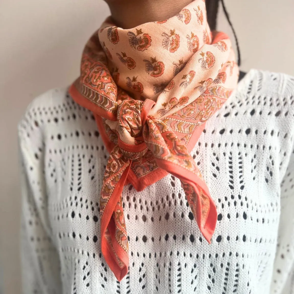 Foulard imprimé fleurs indiennes Dalhia Pink Bonheur du Jour Paris