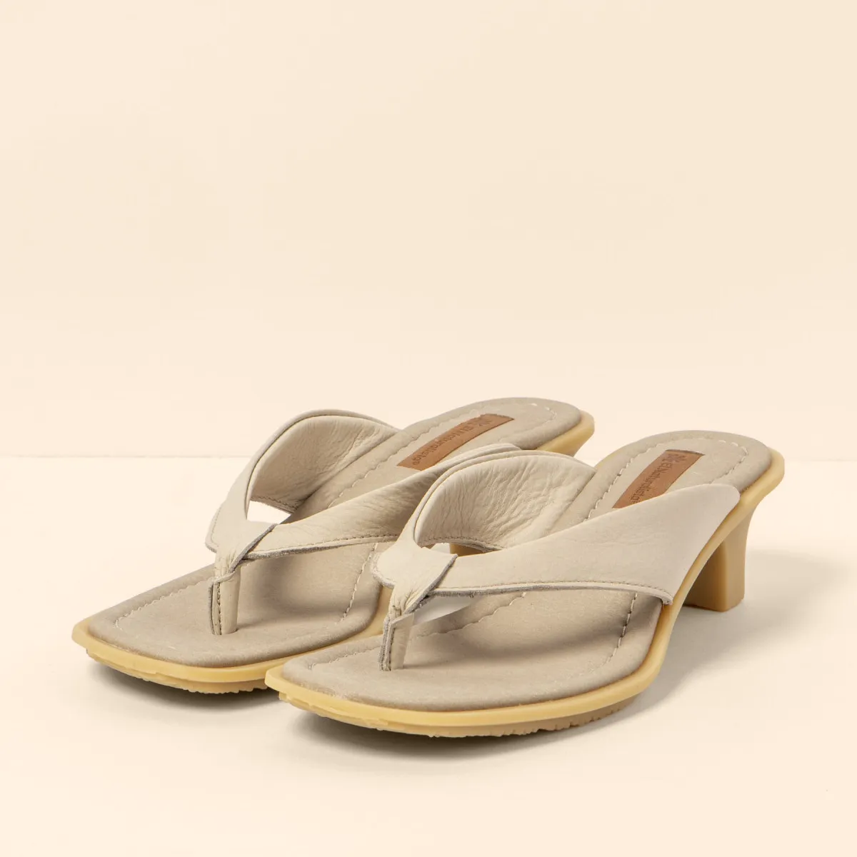 Leather t-strap sandals - Beige