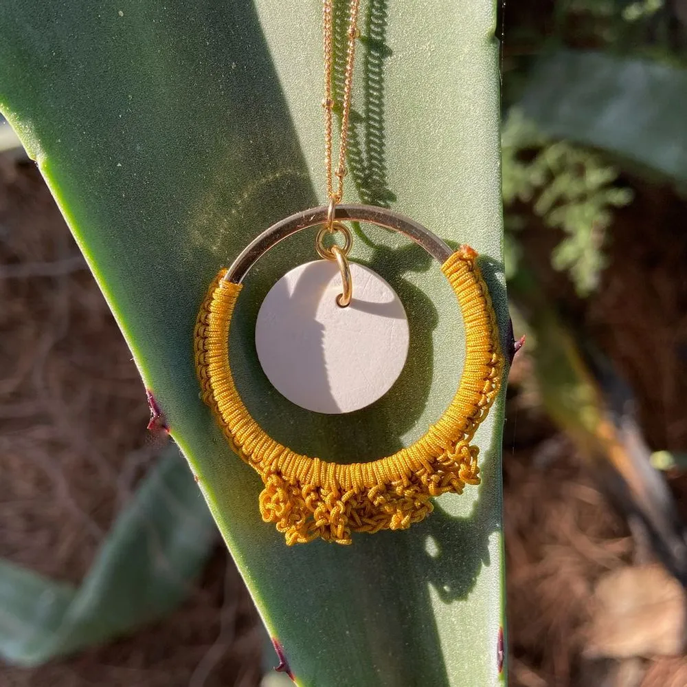Pantaia” olfactory necklace in ceramic to be perfumed
