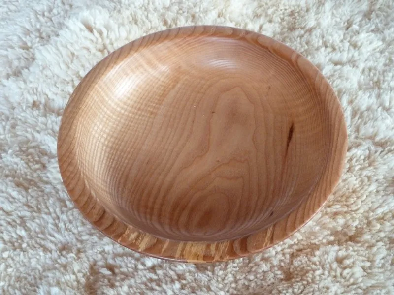 Plat en bois de frêne ondé 